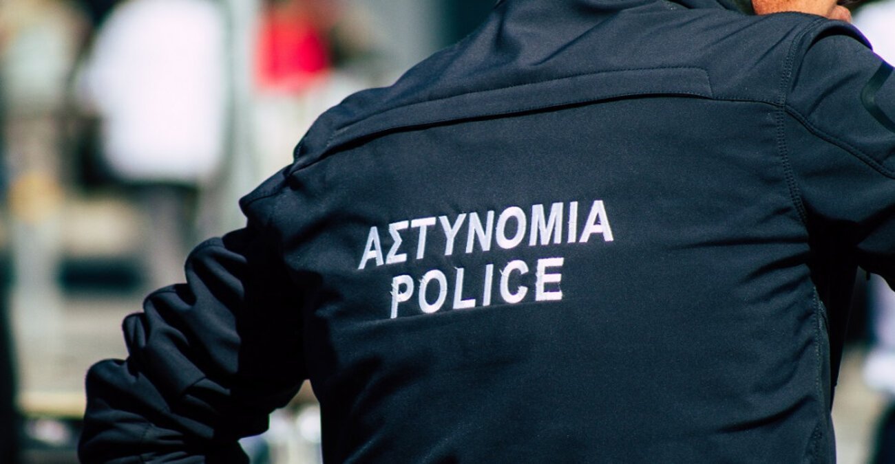 Η Αστυνομία για τα έκτροπα στο Ομόνοια-ΑΠΟΕΛ – «Κουκουλοφόροι, επίθεση σε επιτηρητή, τραυματισμοί και σύλληψη»